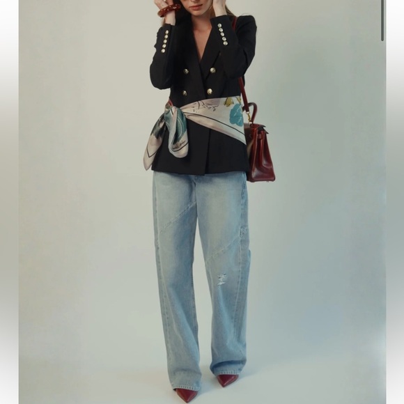 CLASSIC SIX KATHARINE DOUBLE-BREASTED BLAZER IN BLACK - Picture 9 of 9